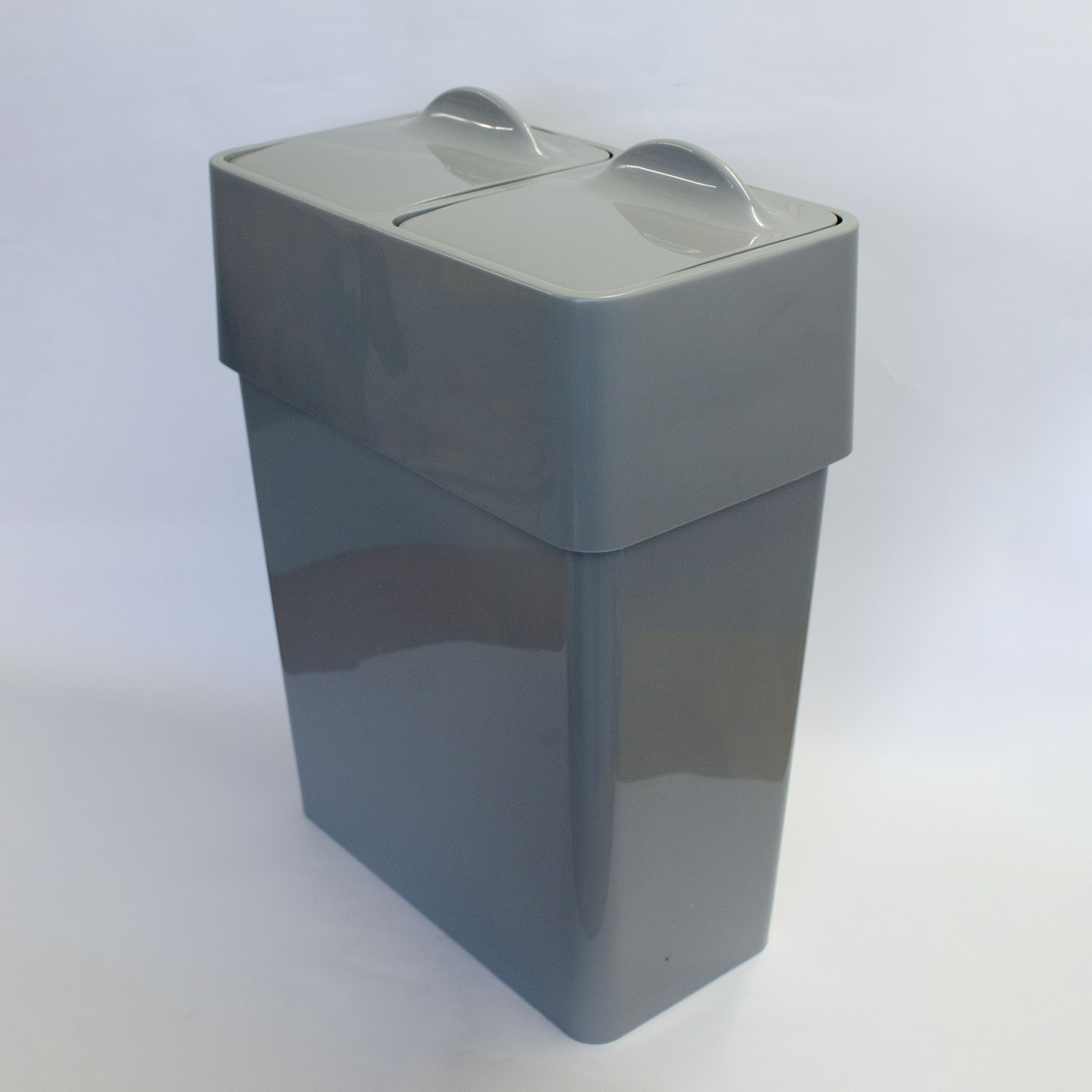 奥行き23.5cmのフォルム