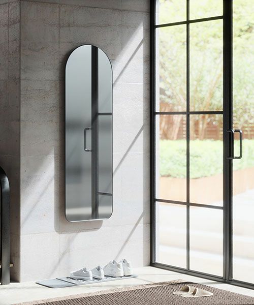 壁掛け／立て掛け両対応 — 設置の自由度高し